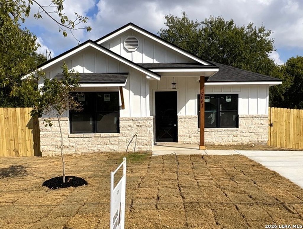 509 Judson Dr, Devine