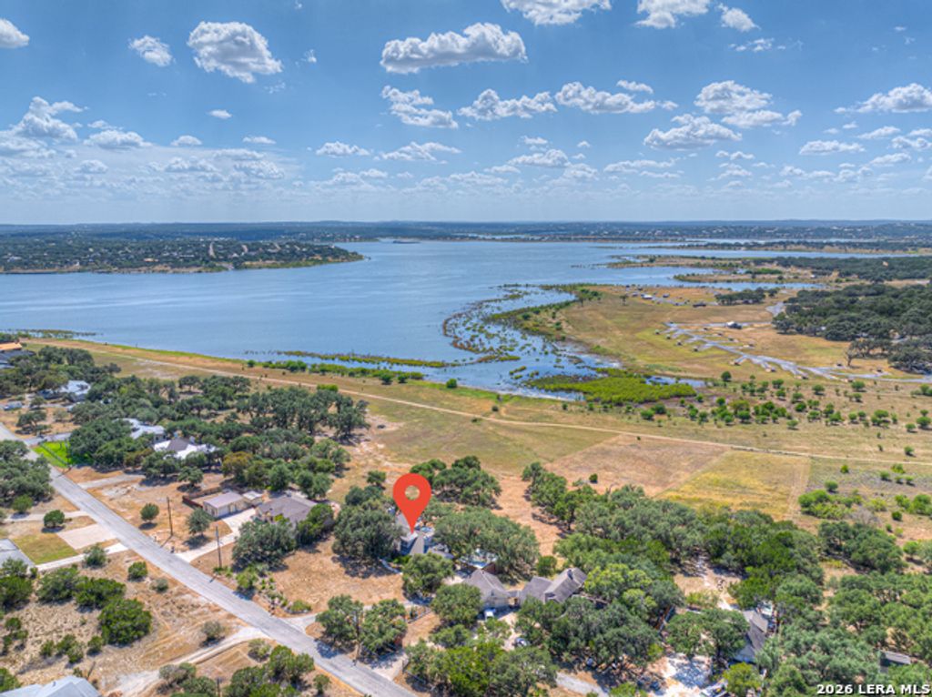 544 Military Dr, Canyon Lake