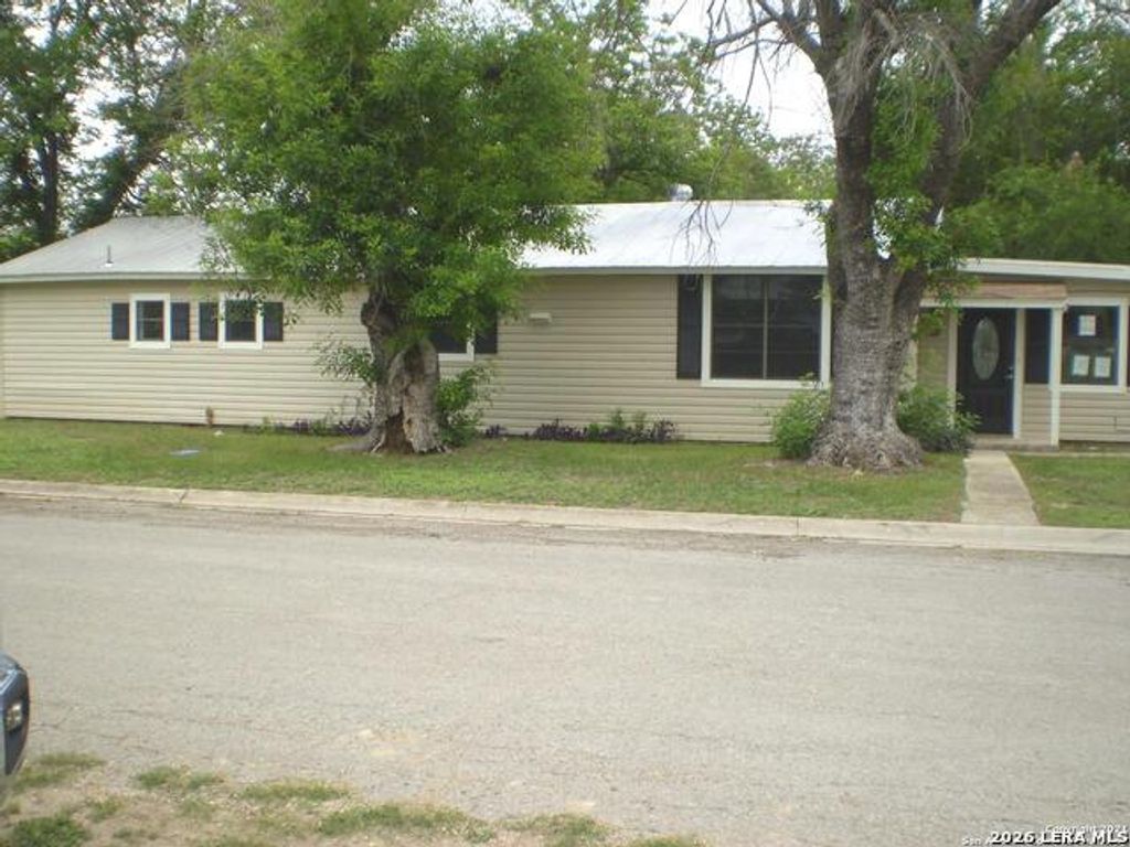 1501 Avenue J, Hondo