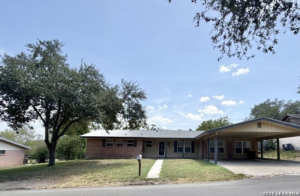 705 Loma Vista, Kenedy