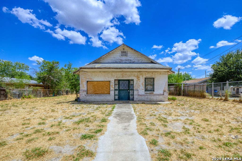 601 N 5th St, Carrizo Springs