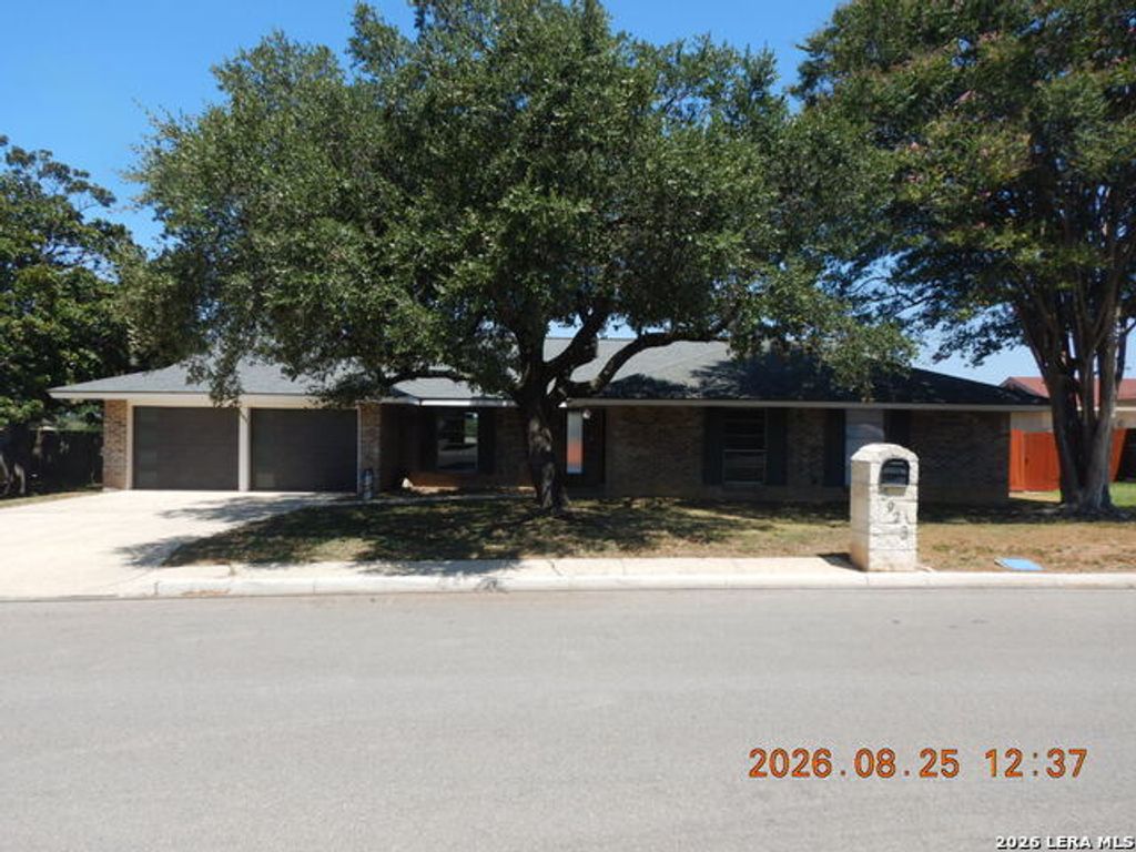 5923 Northgap St, Windcrest