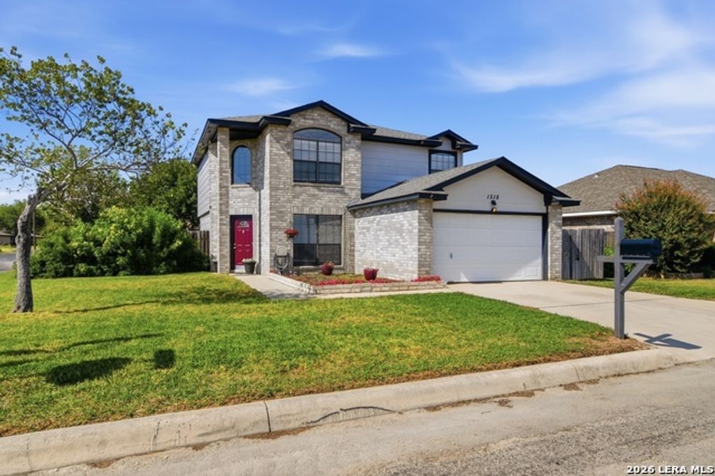 1518 33rd, Hondo