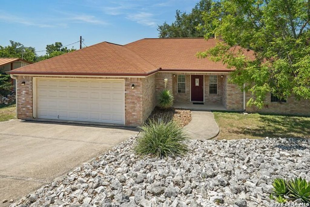 220 Loma Vista Dr, Kerrville