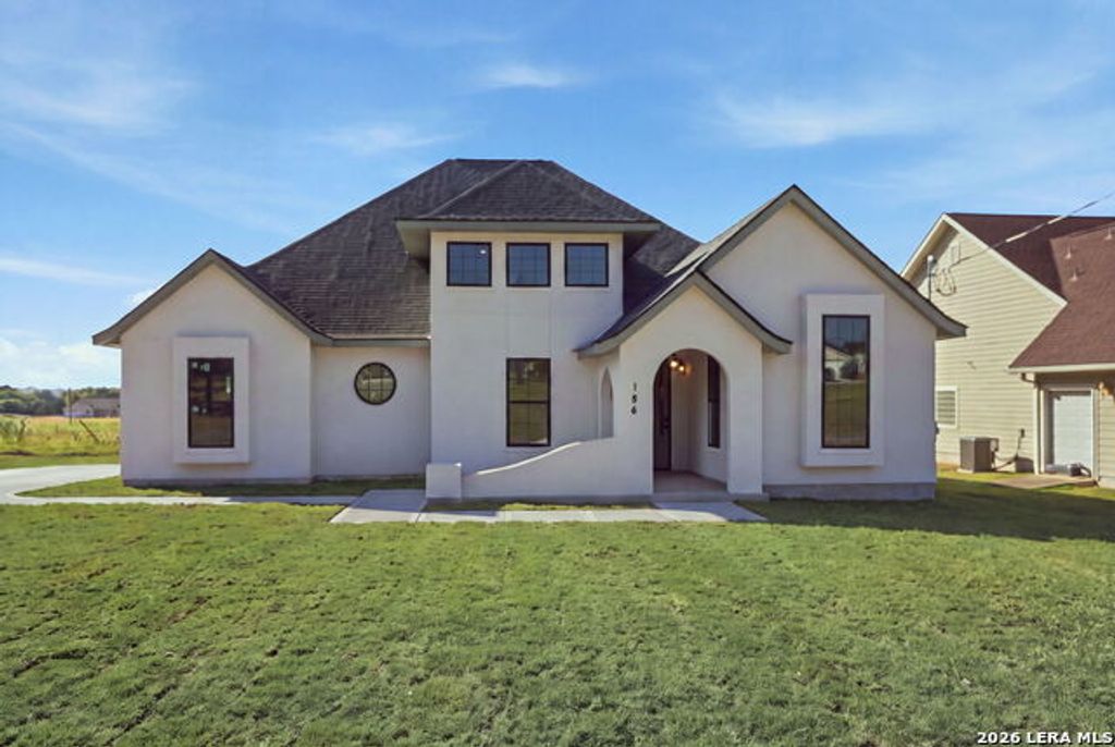186 Spring Creek Cir, Bandera