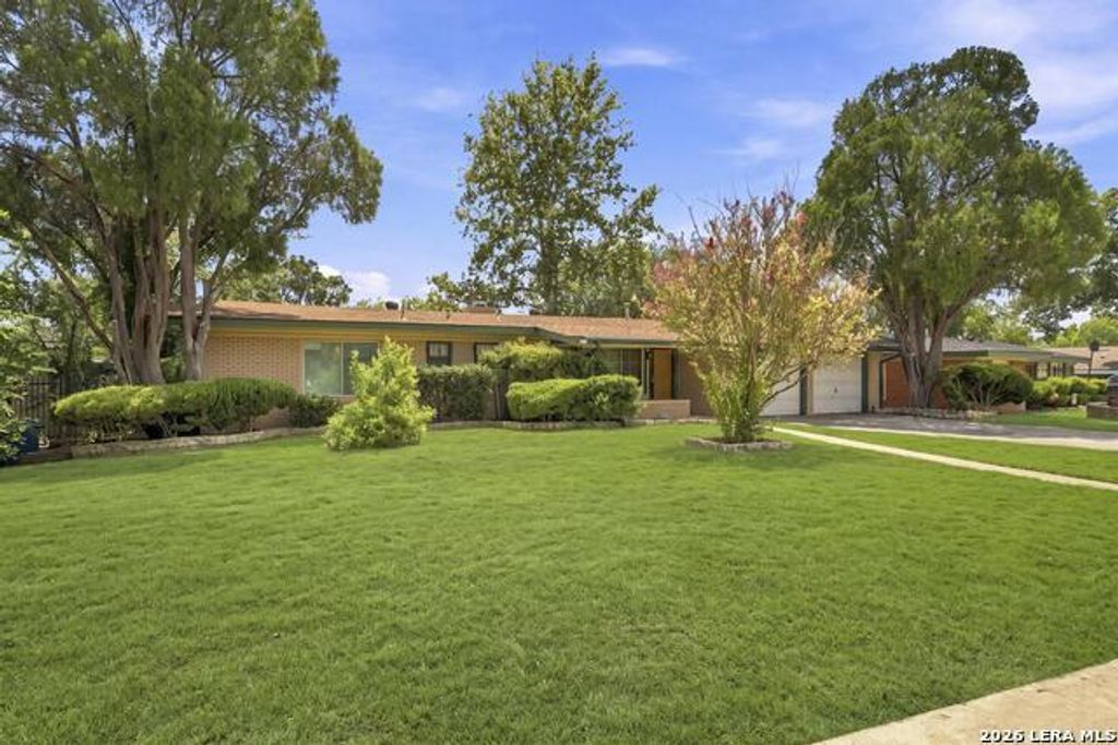 110 Clubhill Drive, San Antonio