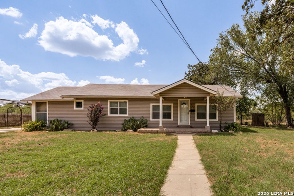 231 Elm Ave, Luling