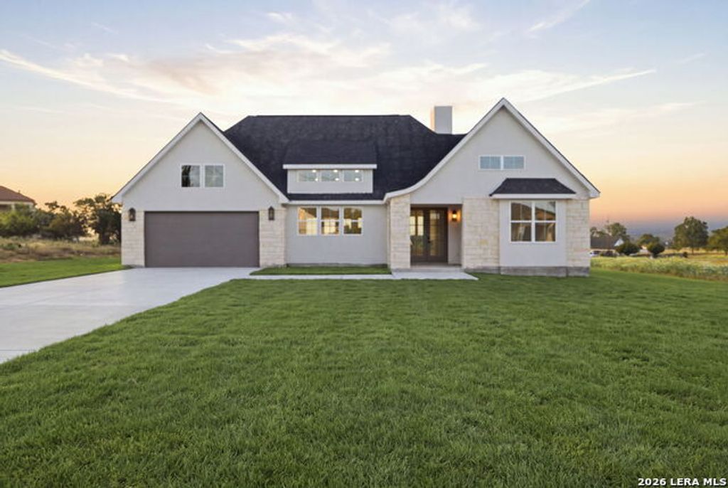 499 Wood View Cir, Bandera