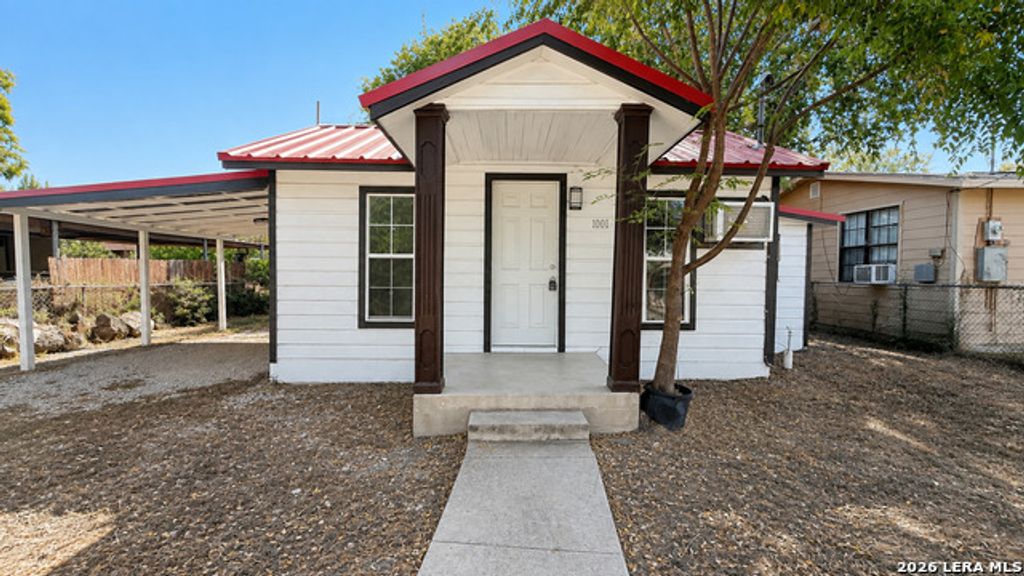 1001 Tony Lee, Seguin