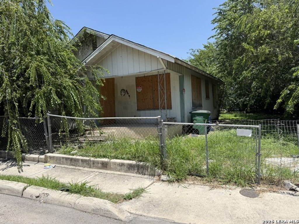 2319 W Poplar, San Antonio