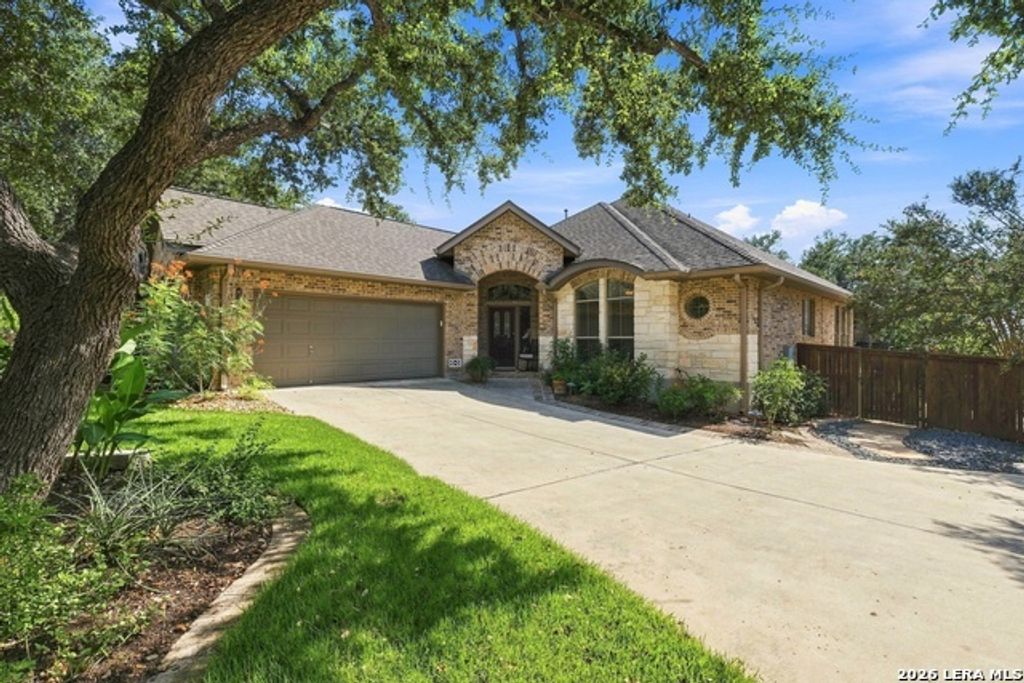 27 Great Wood, Hollywood Park