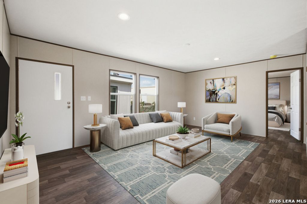 136 Parkview, Floresville