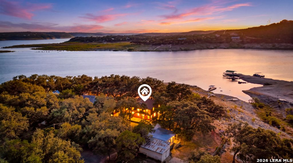 781 Lookout Dr, Lakehills