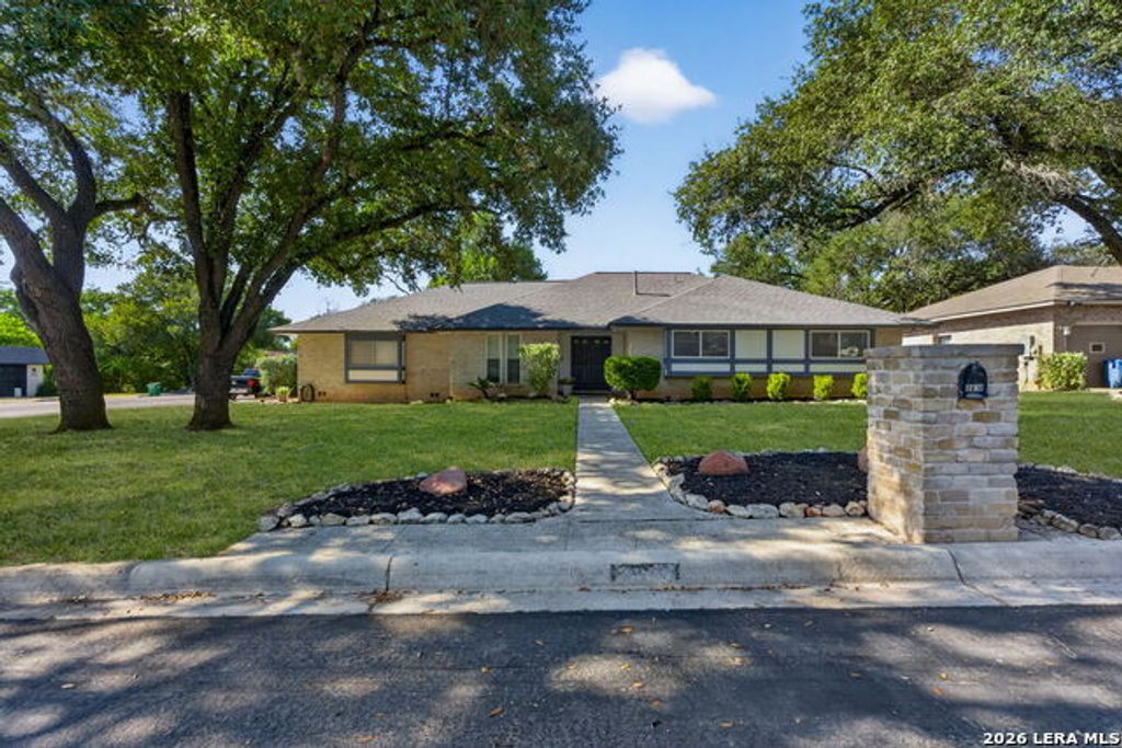2839 Whisper Path St, San Antonio