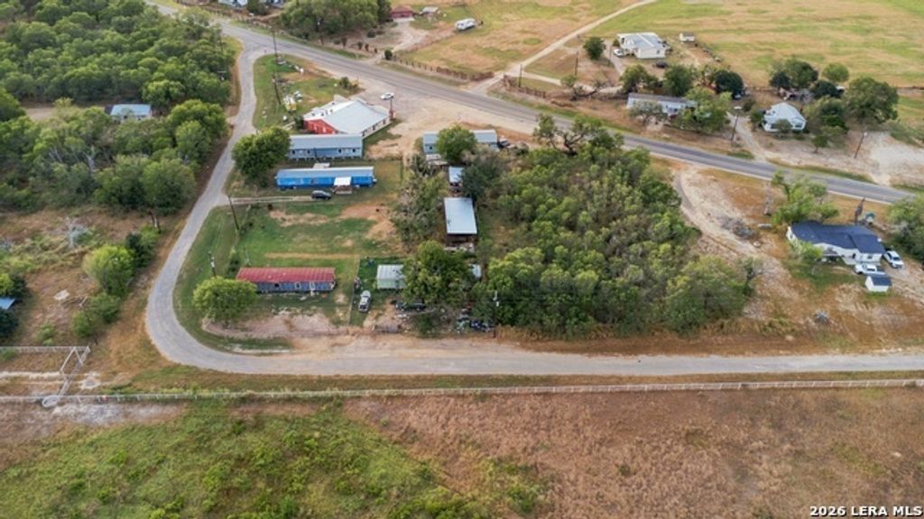 80 County Road 100, Floresville