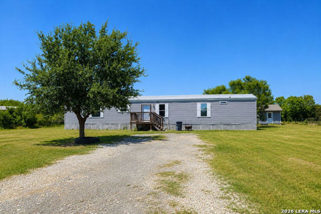 1685 County Road 5715, Natalia