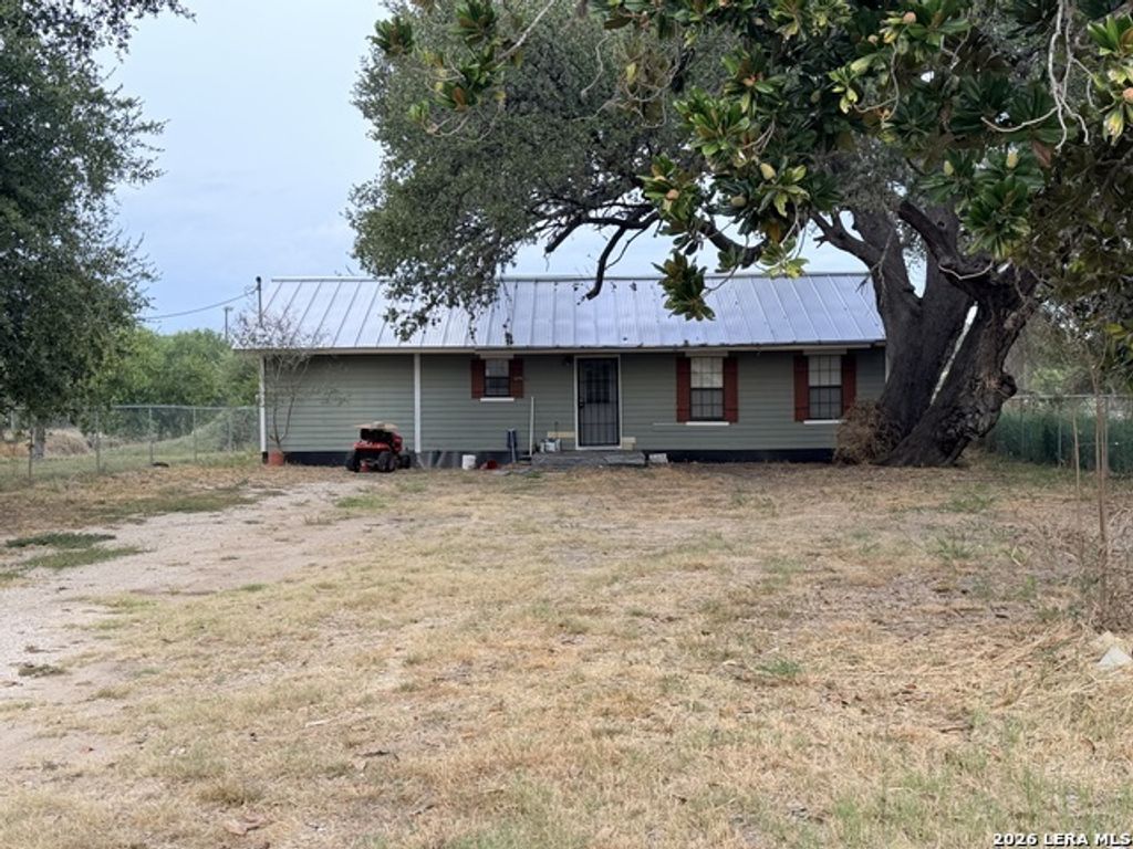 1008 N Main St, Pleasanton
