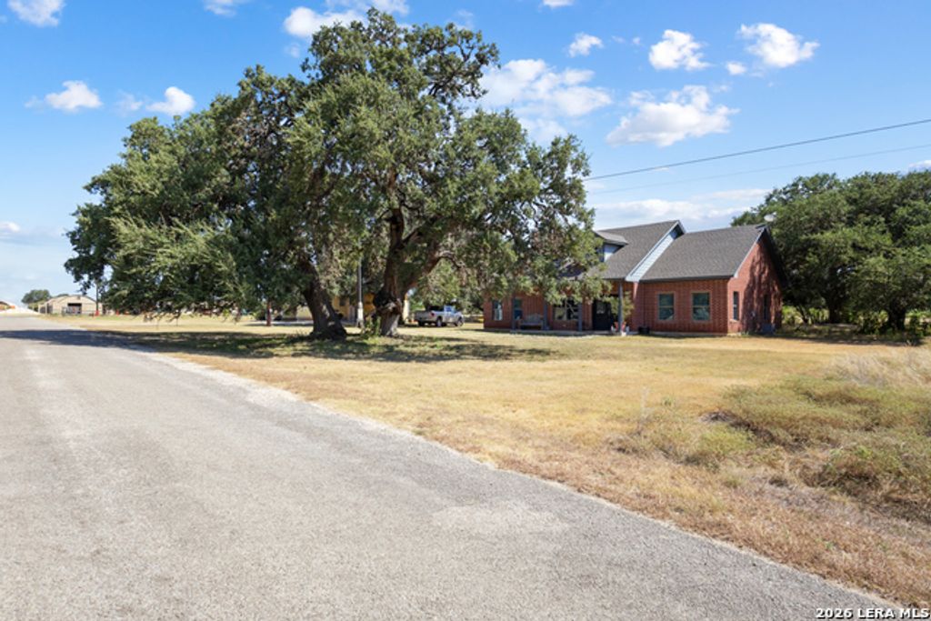 310 Stone Crest, Bandera