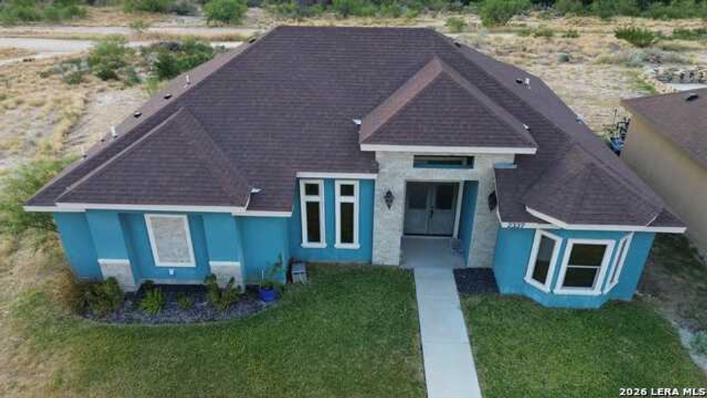 2337 Darlene, Eagle Pass