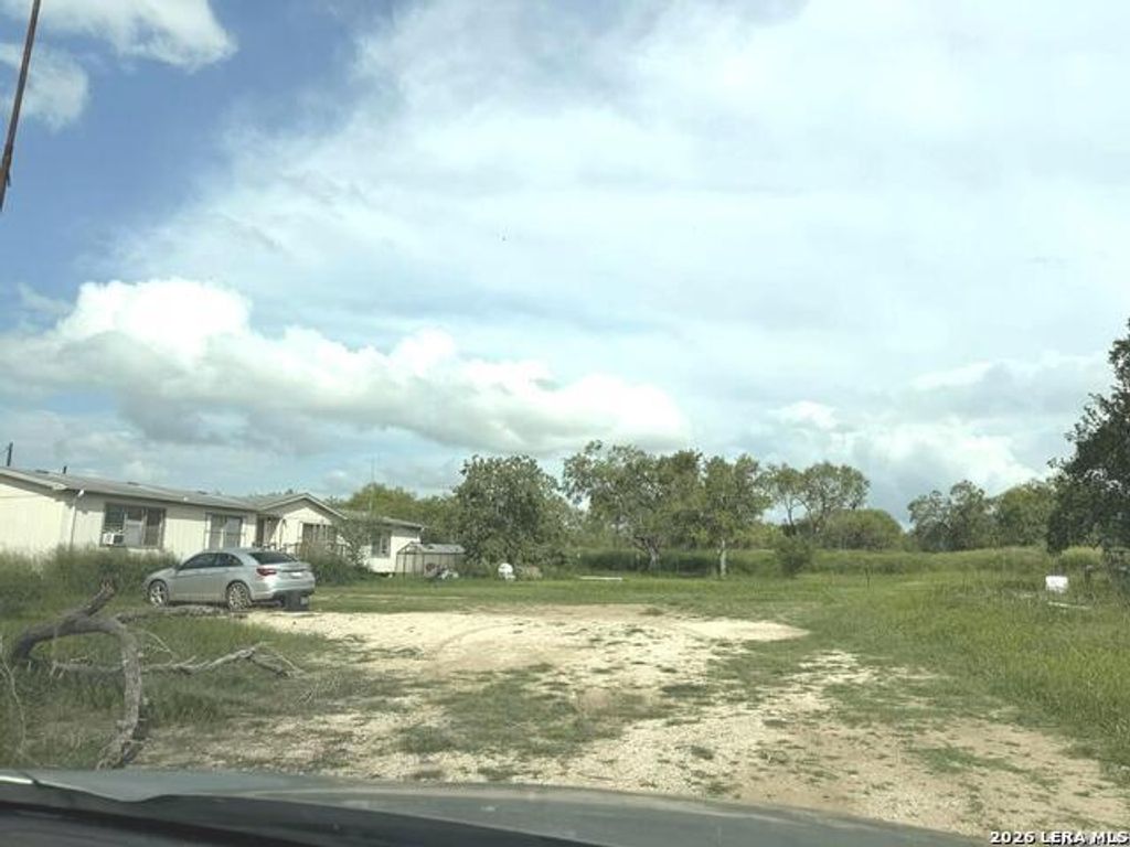 24976 Private Road 466, Mathis