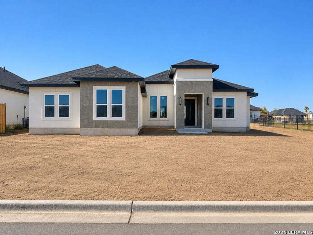 816 Ceniza, Eagle Pass