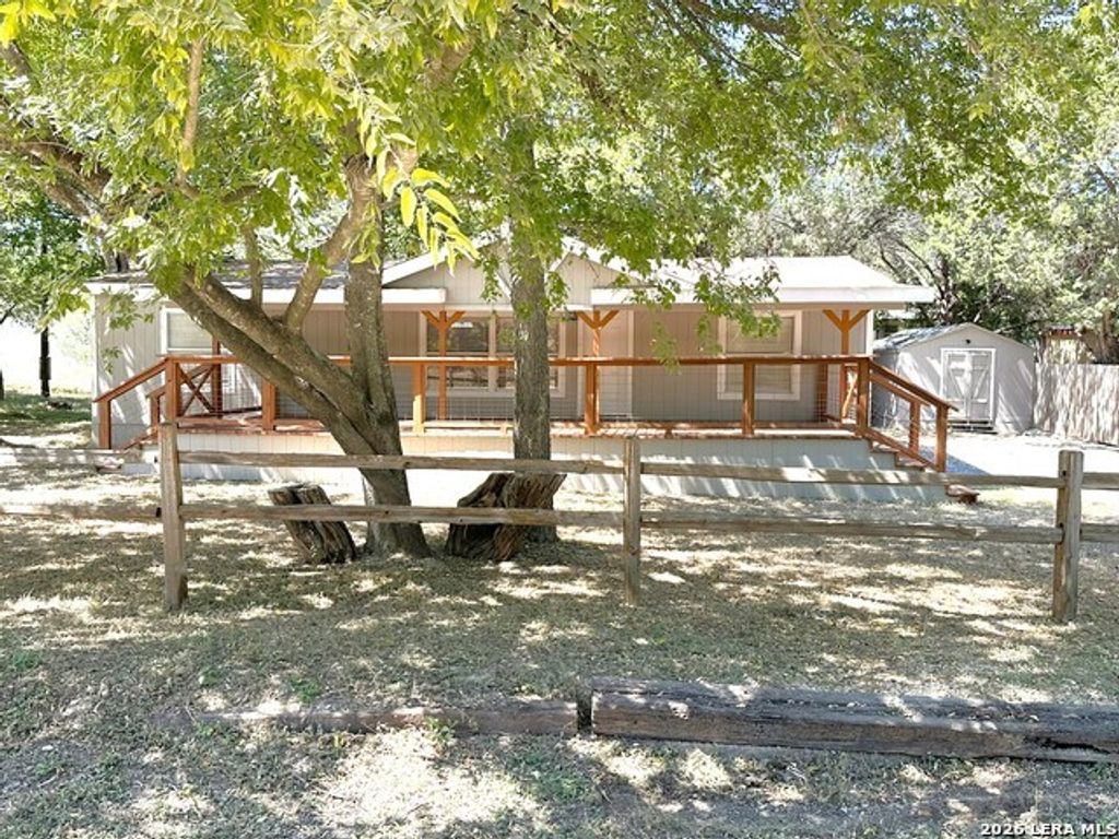 7939 Whartons Dock Rd, Bandera