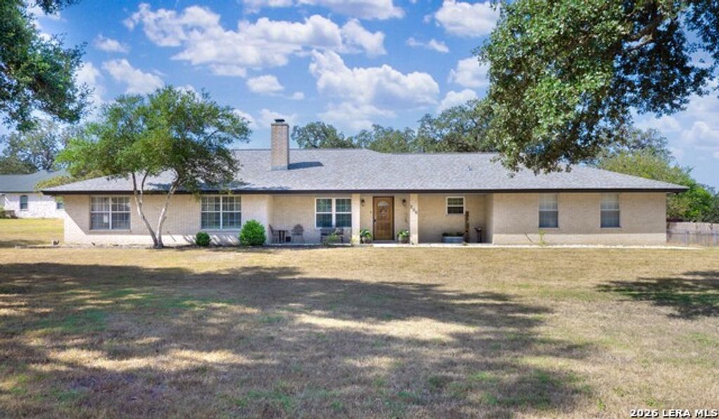 206 Deer Ridge Dr, La Vernia