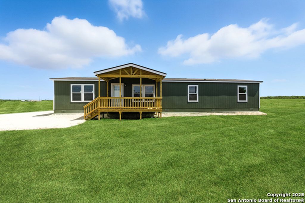 2715 Fm 1332, Jourdanton