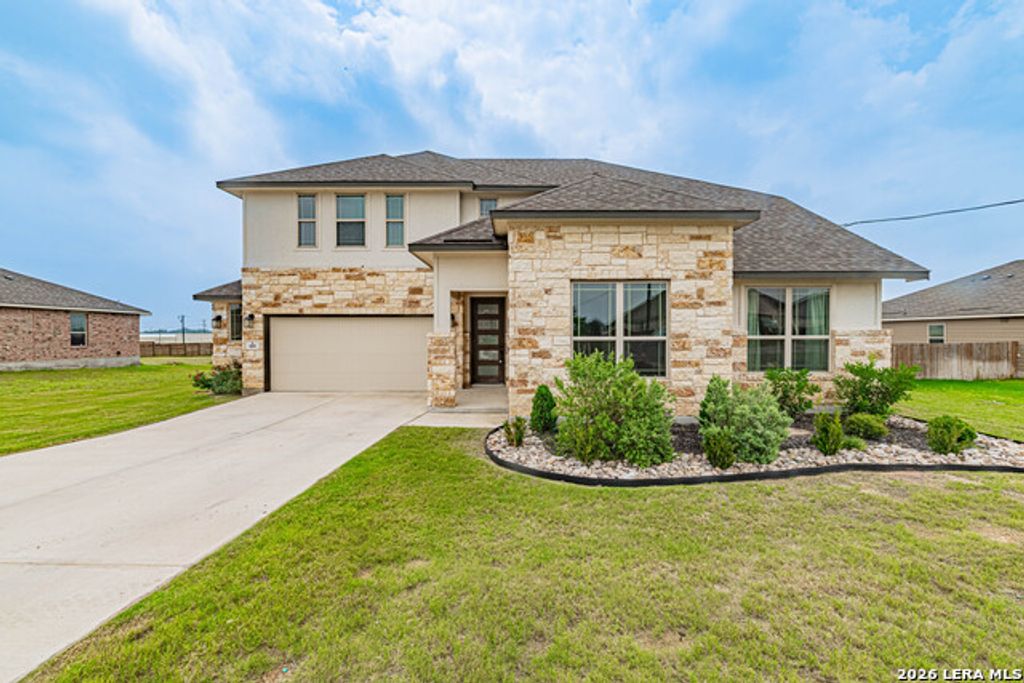 109 Willow Oak Trl, Floresville