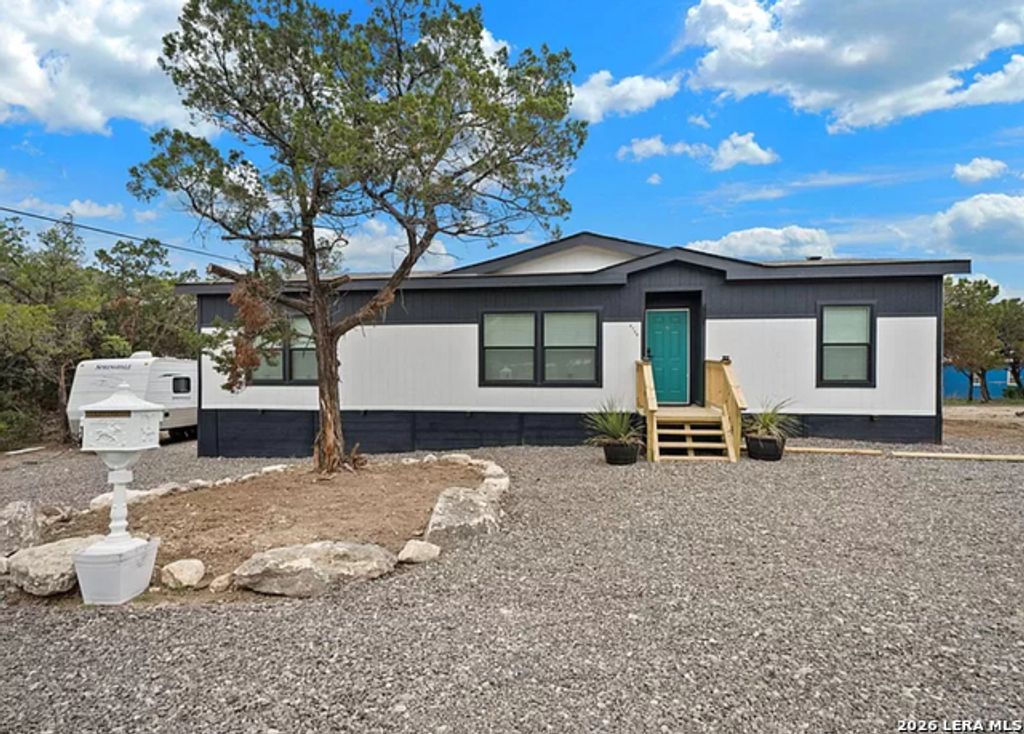 6739 Whartons Dock Rd, Bandera