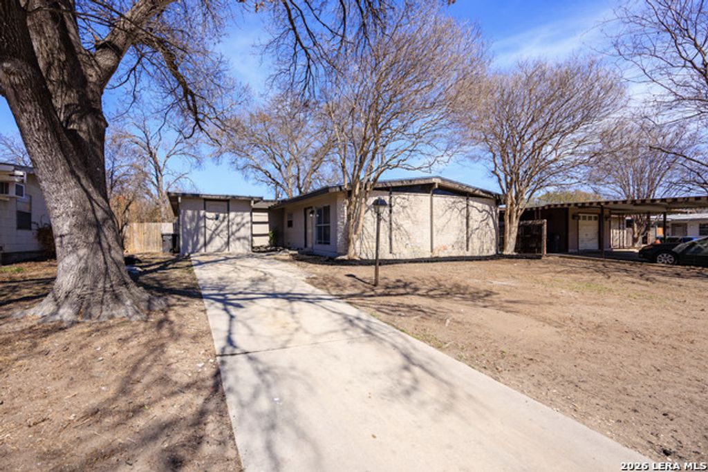 5119 Village Crst, San Antonio