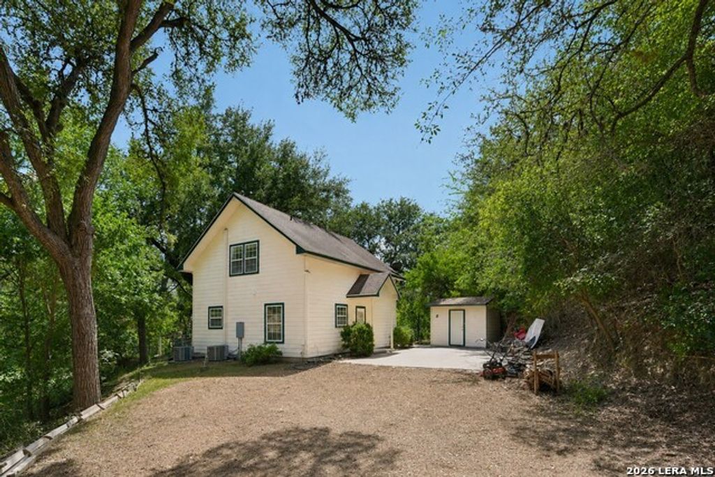 312 County Road 471, Gonzales