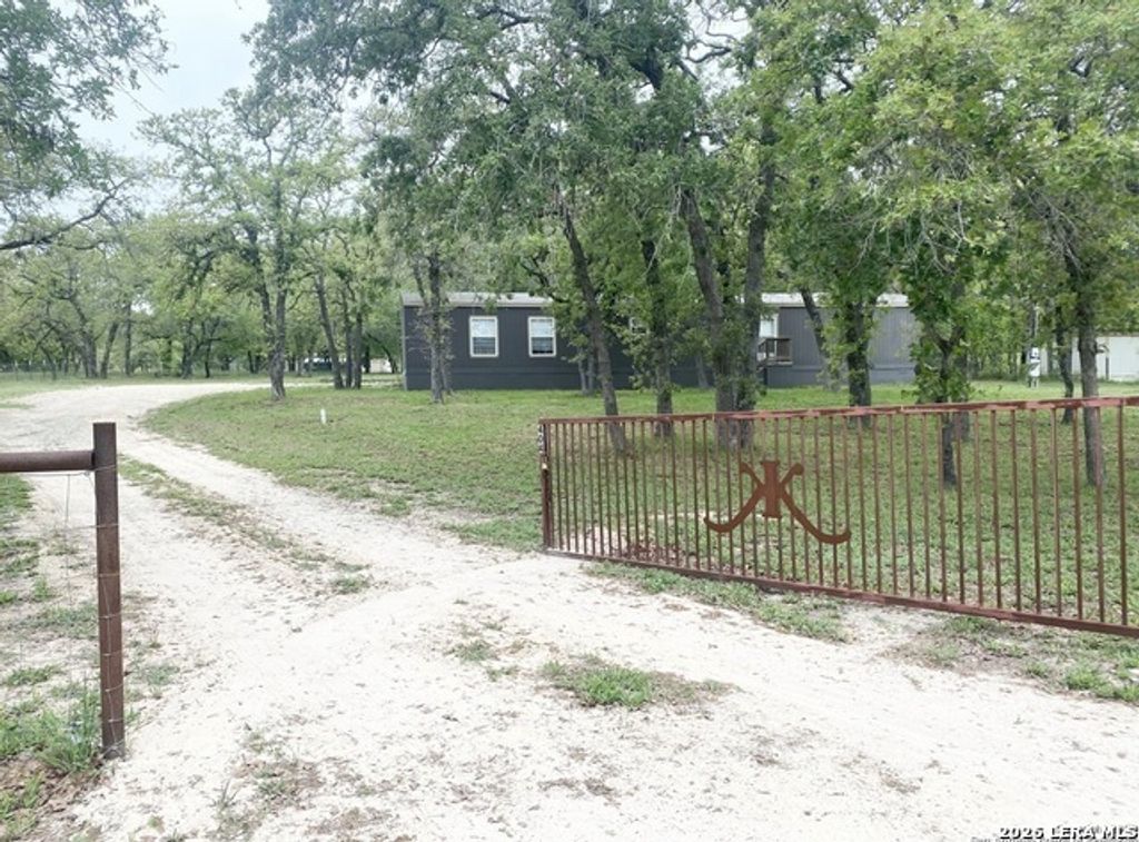 404 Hollow Oak, La Vernia