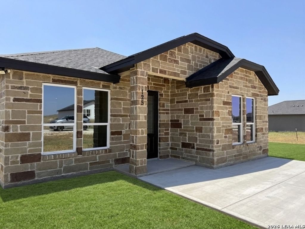 125 Camino Verde Ct, La Vernia