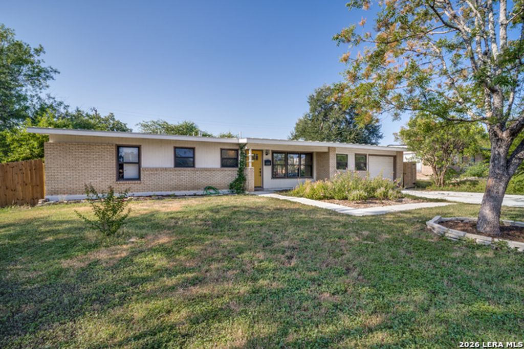 218 Sprucewood Ln, San Antonio