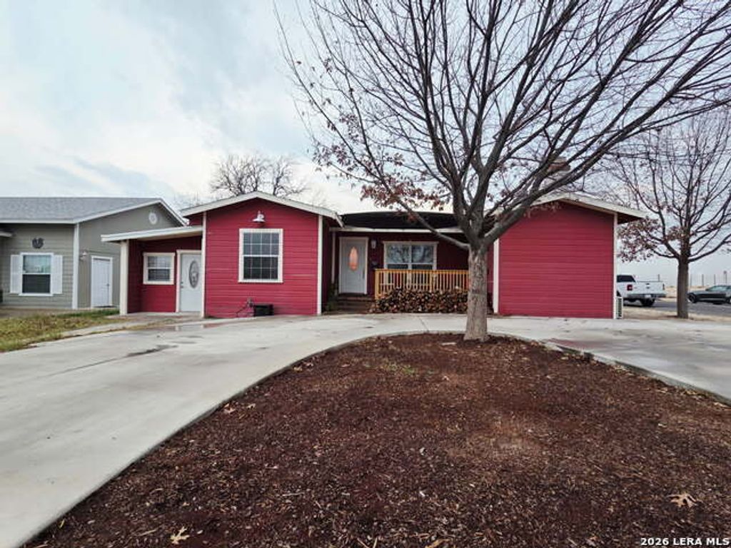 1916 N Main St, Del Rio