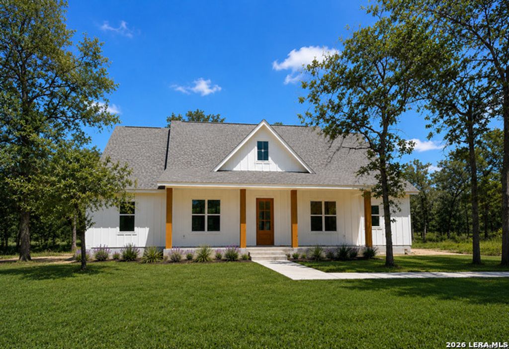 3515 County Road 676, Devine