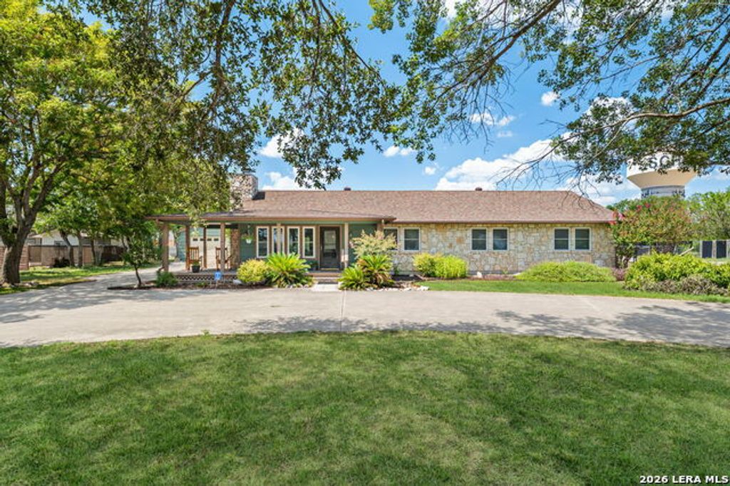 1033 E Live Oak, Schertz