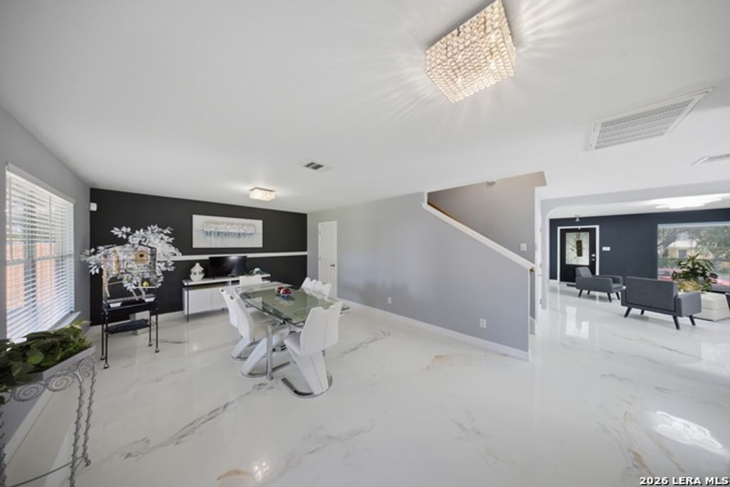 9007 Lilac Hl, Universal City