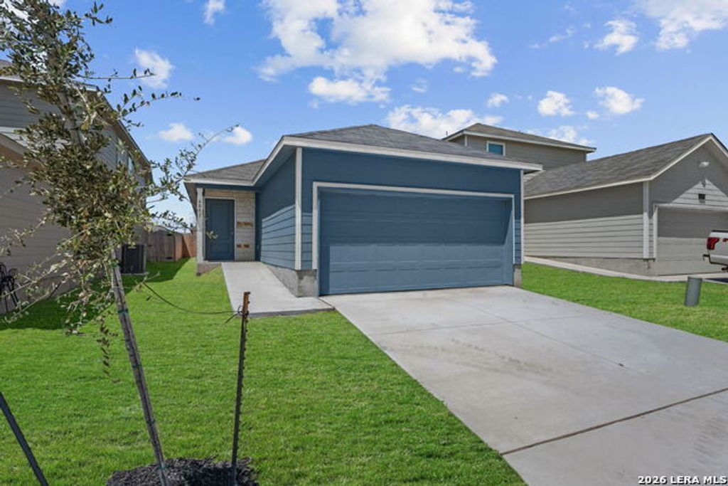 6051 Skipping Way, Von Ormy