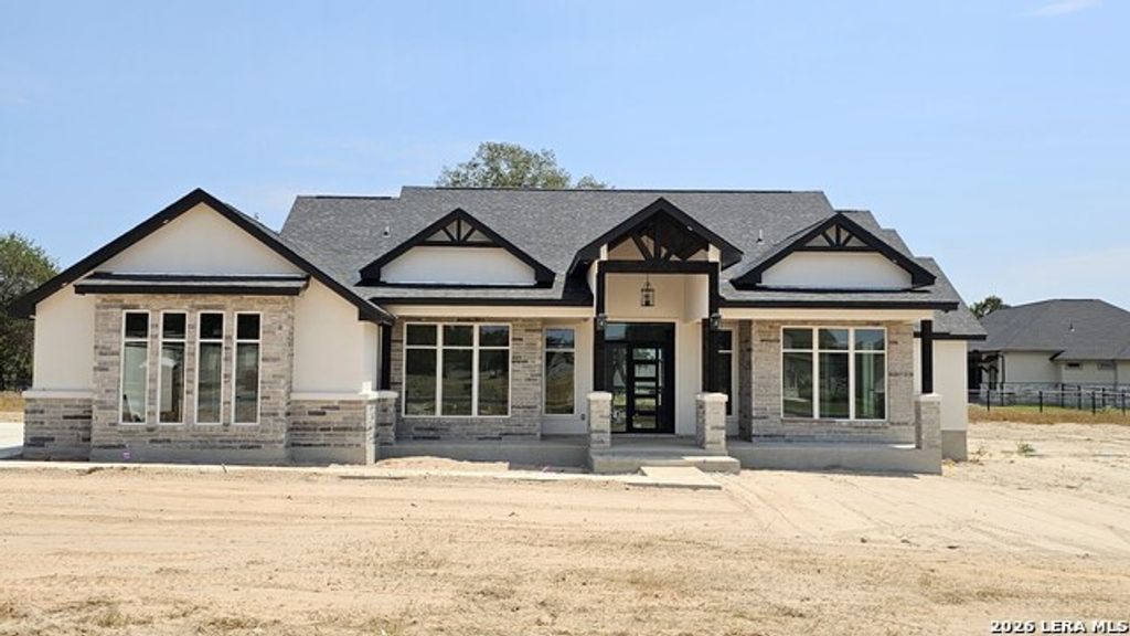 100 Pioneer Trl, Adkins