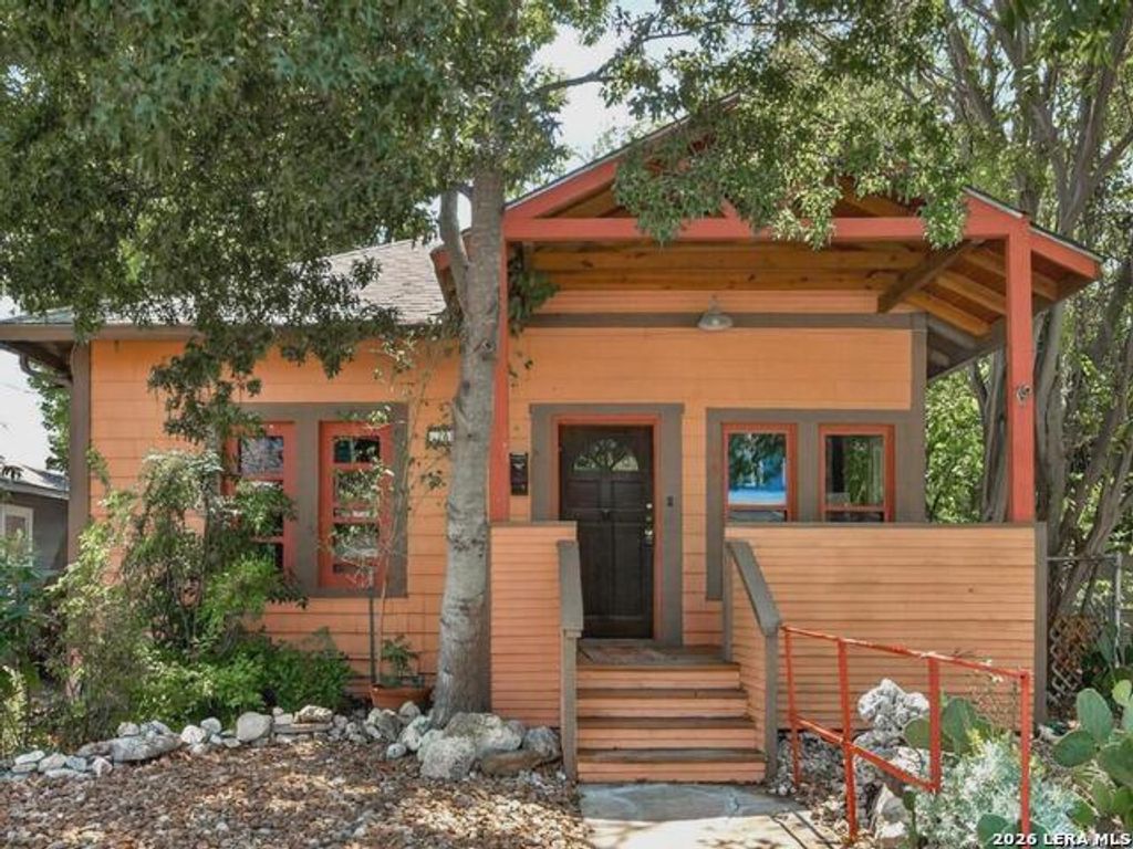 808 W French Pl, San Antonio