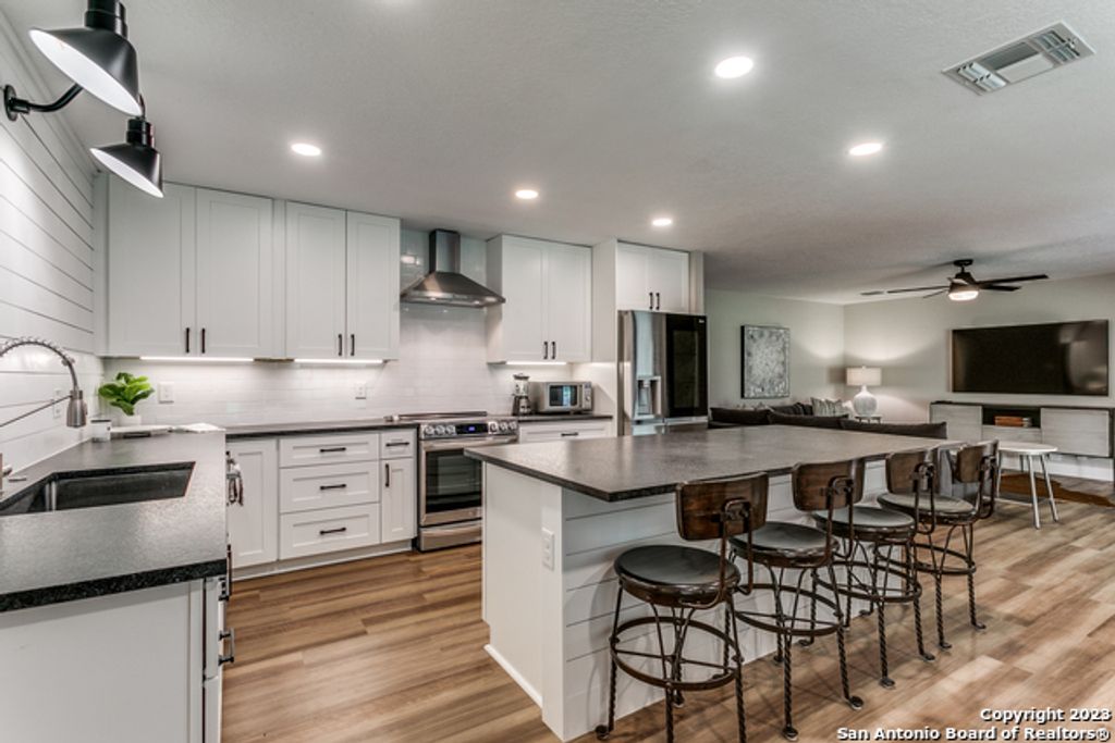 7619 Valley Trails St, San Antonio