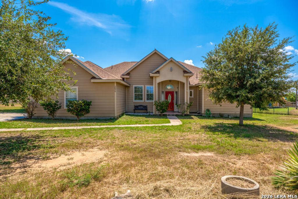 3820 Fm 3175, Lytle