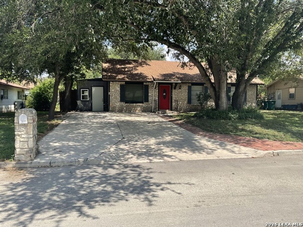 219 Shin Oak Dr, Live Oak