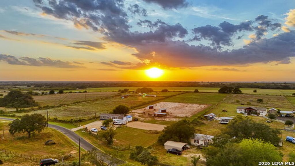 2870 County Road 120, Floresville