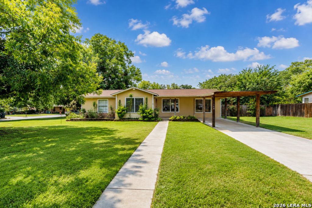 140 Hillcrest, Luling