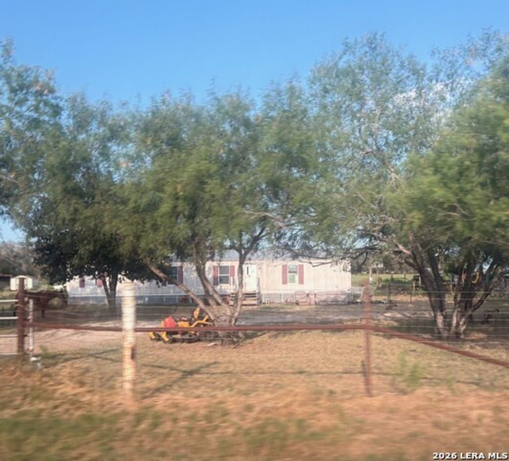 138 Terrace Hill, Floresville