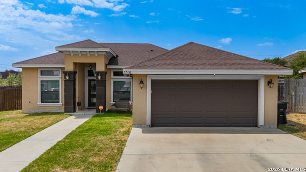 2740 Oak Manor Dr, Eagle Pass