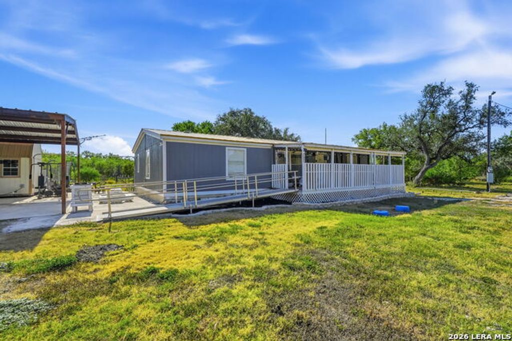 104 County Road 4637, Hondo
